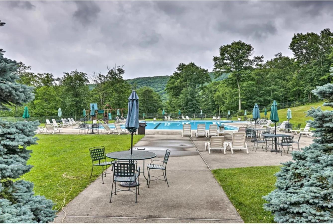 Pocono Mountain Home , Hot Tub- 1 Mile To Skiing! Tannersville Exterior photo